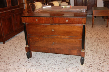 Cassettone italiano stile Impero di inizio 1800 in legno di noce