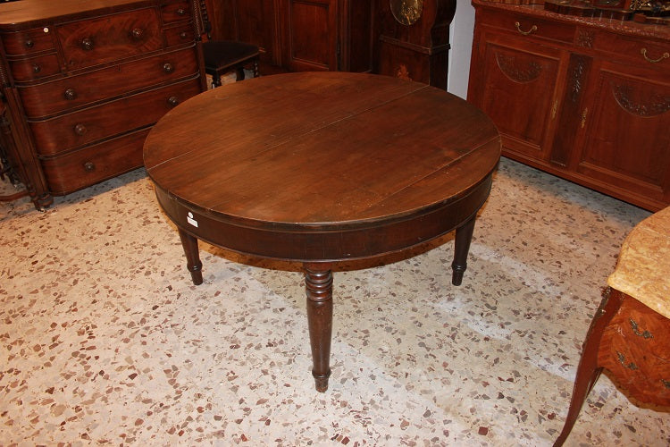 Grande tavolo circolare allungabile di inizio 1800 in legno di noce