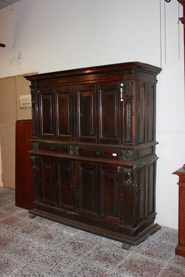 Majestic Italian Cupboard from the 1500s Renaissance in walnut wood with Bambocci