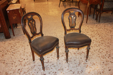 Groupe de 6 chaises de la seconde moitié du XIXème siècle, de style Louis Philippe, en noyer