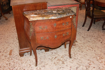 Small French Louis XV style chest of drawers from the 1800s with marble and bronze inlays