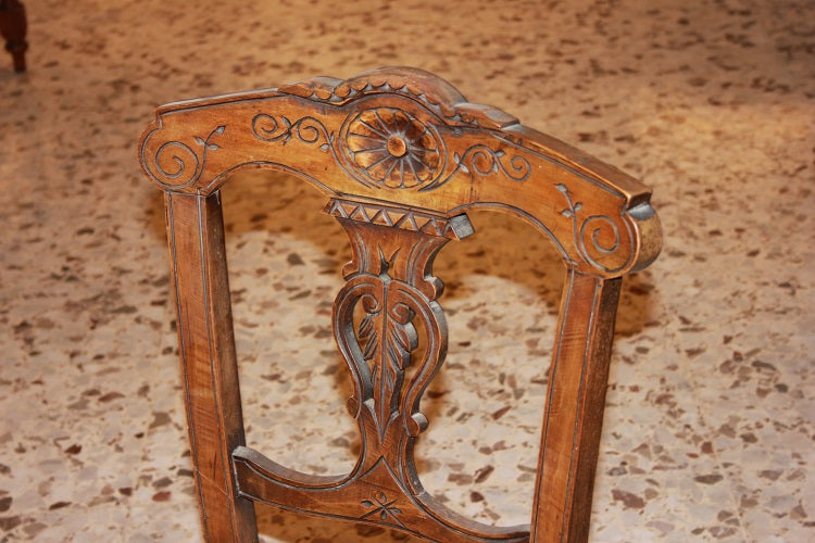 Gruppo di 4 sedie vittoriane inglesi in legno di noce con intagli
