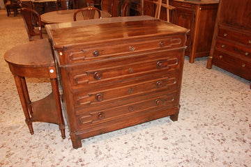 Commode italienne de style Louis Philippe du 19ème siècle en bois de noyer