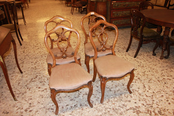 Groupe de 4 chaises françaises de style Louis Philippe des années 1800 en bois de noyer