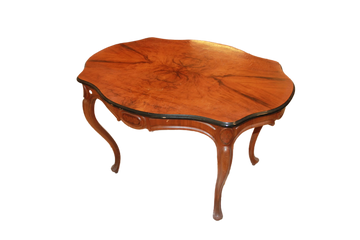 Table de salon en noyer style Biedermeier Europe du Nord XIXe siècle