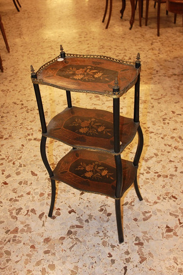 Etagere tavolino francese Napoleone III del 1800 riccamente intarsiata 3 pianetti