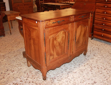 Credenza 2 porte francese in legno di noce stile Provenzale con motivo di intaglio XIX secolo