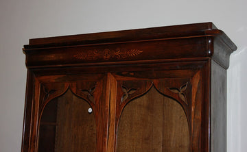 Grande Vetrina Libreria stile Carlo X in legno di Palissandro con ricchi motivi di intarsio metà XIX secolo