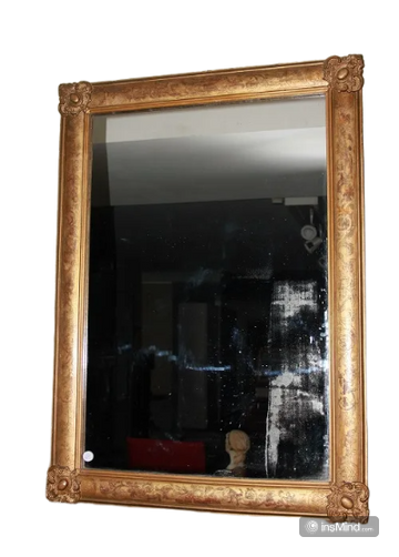 Specchiera simmetrica francese della seconda metà del 1800 stile Luigi XVI in legno dorato e inciso
