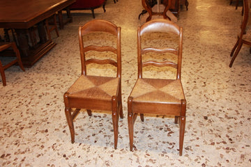 Groupe de 6 chaises rustiques françaises du 19ème siècle en merisier