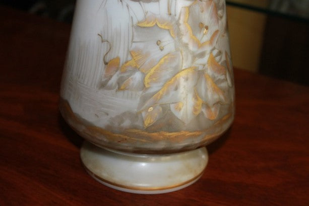 Vaso francese di fine 1800 inizio 1900 in Opaline decorato con fiori e alberi color Oro