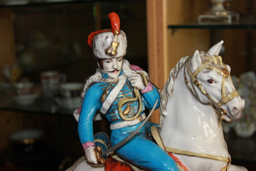Sculpture en porcelaine représentant Napoléon Bonaparte au tournant du XXe siècle