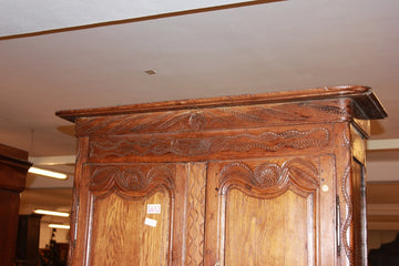 Buffet double provençal de la fin du XVIIIème siècle en bois de chêne avec gravures