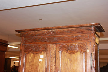 Provençal double Cupboard from the end of the 18th century in oak wood with engravings