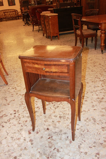 Paire de tables de chevet françaises de style Transition Homme Femme de la fin des années 1800