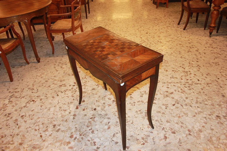 Tavolino da gioco di inizio 1800 francese stile Luigi XV con scacchiera intarsiata