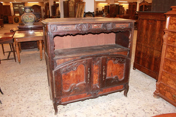 French Provençal style Cupboard in walnut and walnut burl from the 1700s with carvings and open compartment