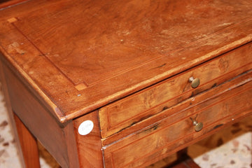 petite table avec 2 tiroirs et marqueteries de style Louis XVI français des années 1800 en bois de noyer