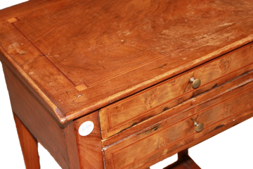 Tavolino con 2 cassetti ed intarsi francese stile Luigi XVI del 1800 in legno di noce