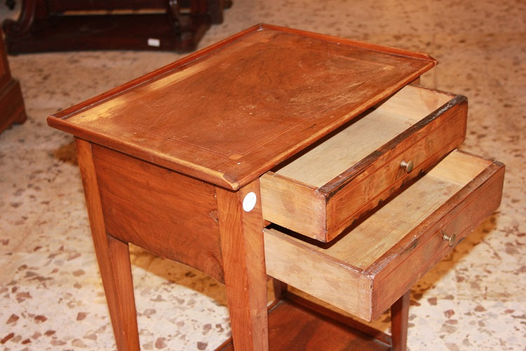Tavolino con 2 cassett1 ed intarsi francese stile Luigi XVI del 1800 in legno di noce