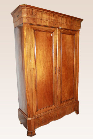 Large Louis Philippe wardrobe from the 1800s in walnut wood