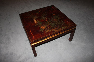 Low Chinese coffee table from the early 1900s embellished with paintings