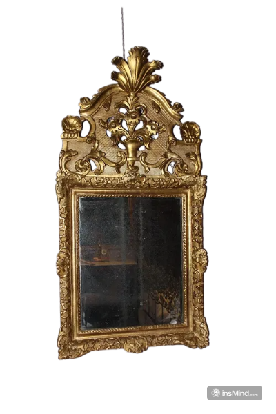 Specchiera francese della seconda metà 700 in legno dorato foglia oro