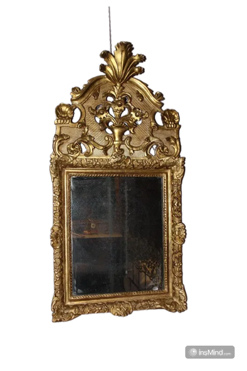 Specchiera francese della seconda metà 700 in legno dorato foglia oro