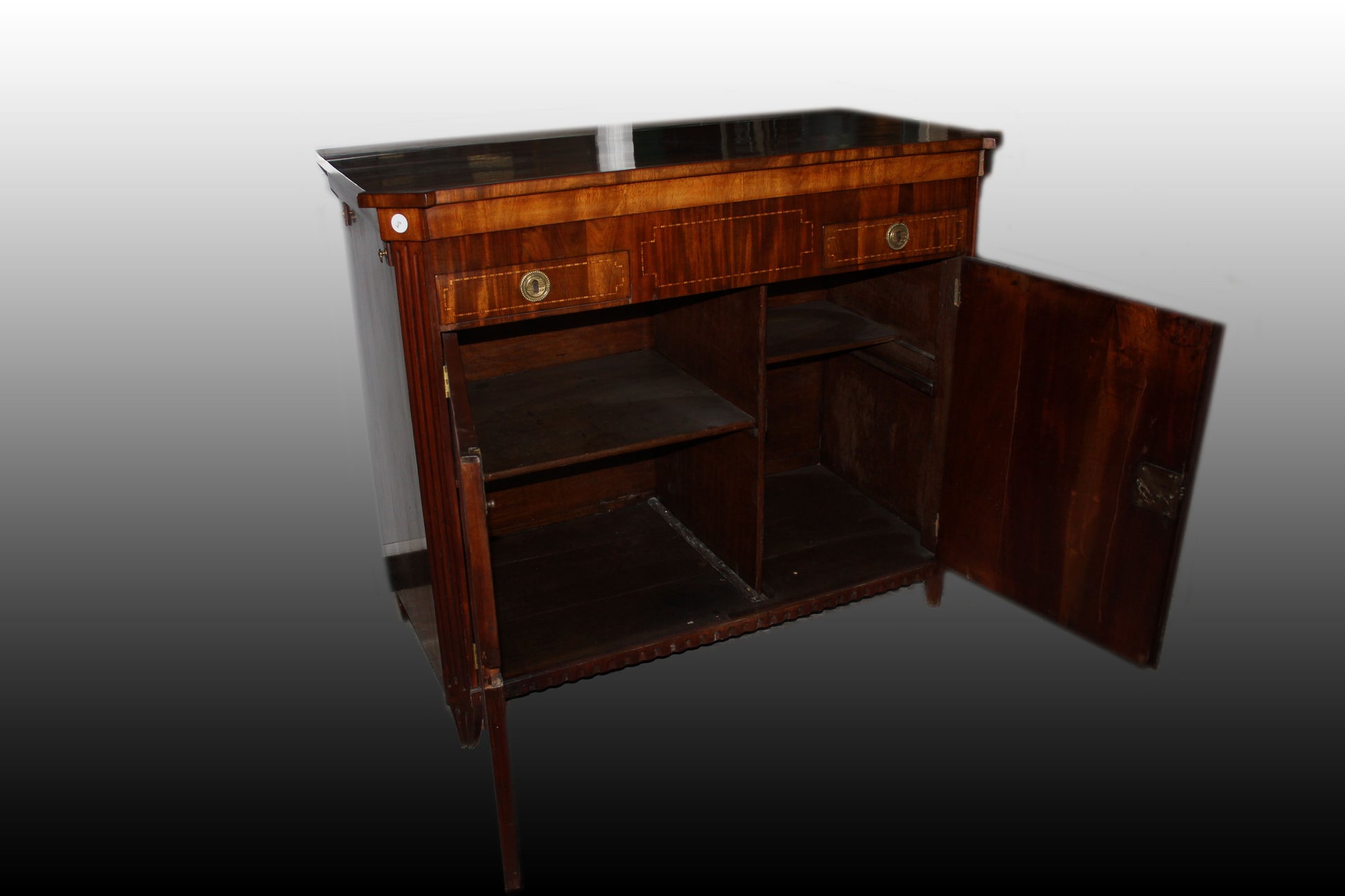 Credenza piattaia olandese di inizio 1800 stile Luigi XVI in legno di mogano e piuma di mogano