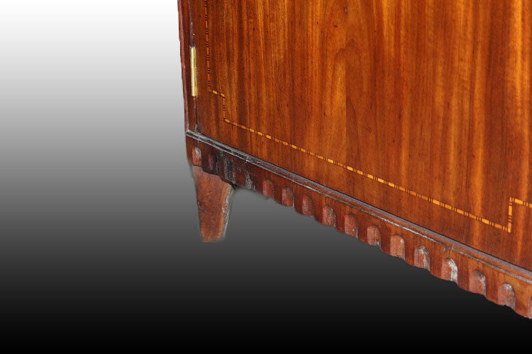 Credenza piattaia olandese di inizio 1800 stile Luigi XVI in legno di mogano e piuma di mogano