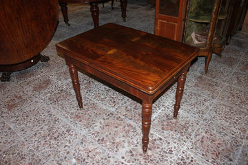 Petite table Charles X avec ailettes en bois d'acajou avec filet d'incrustation