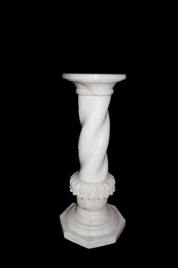 Petite colonne en marbre blanc du 20ème siècle