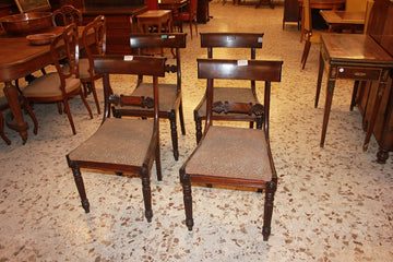 Groupe de 4 chaises de style Régence en bois d'acajou