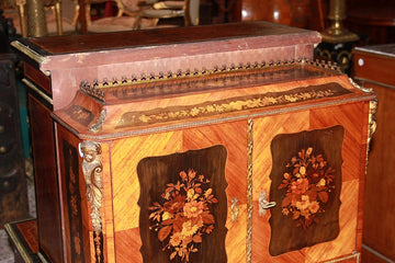 Cabinet francese della prima metà del 1800 stile Luigi XV riccamente intarsiato