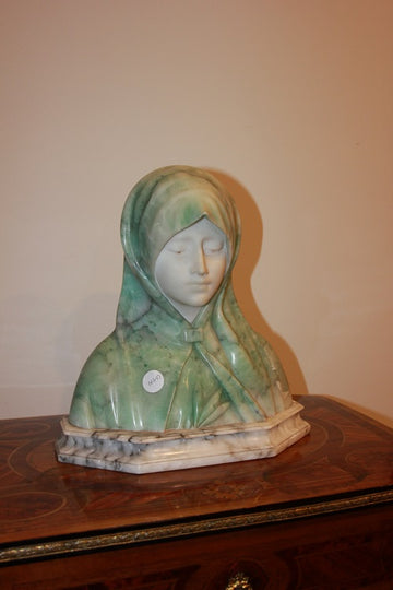 Half-bust French sculpture depicting a lady in marble and green alabaster