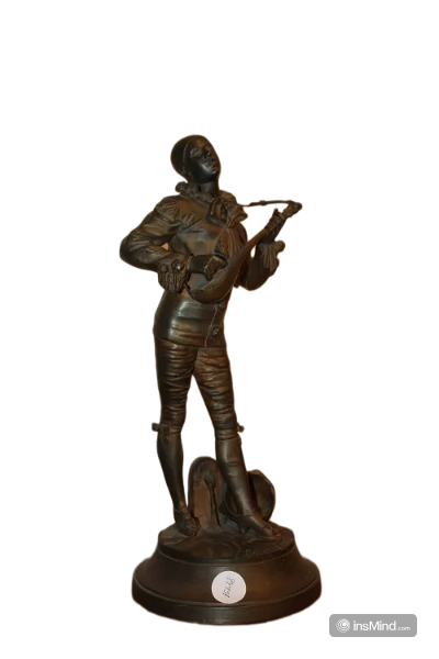 Kleine französische Bronzeskulptur des 19. Jahrhunderts: Pierrot mit Gitarre