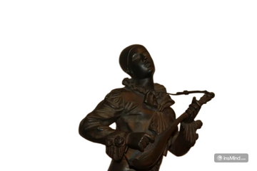 Petite sculpture française en bronze de 1800 représentant Pierrot à la guitare