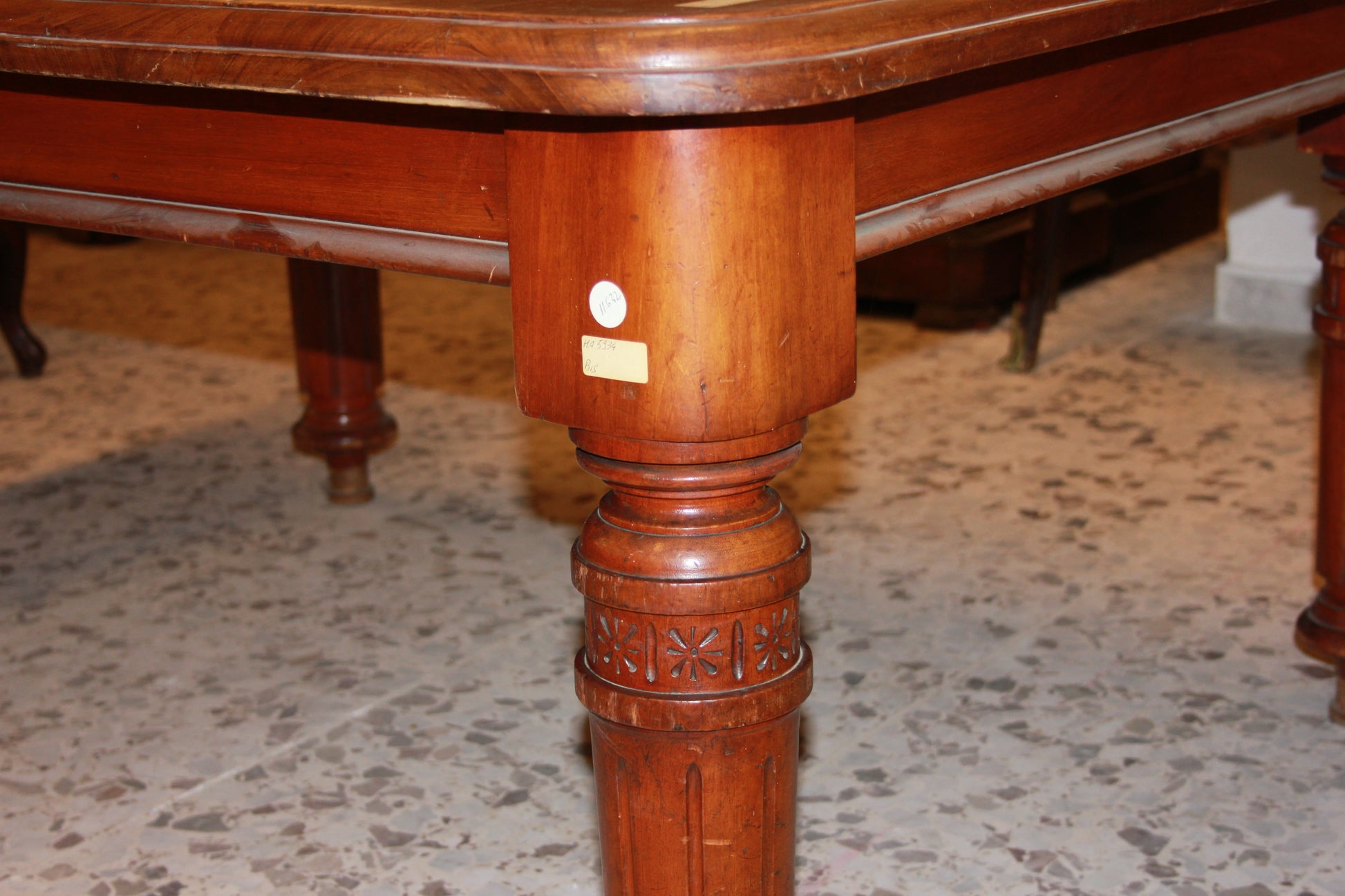 Tavolo vittoriano allungabile in legno di mogano del 1800
