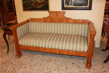 Canapé de style Biedermeier d'Europe du Nord des années 1800 en bois de bouleau