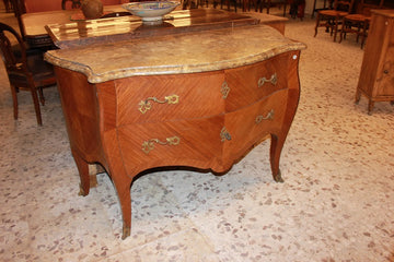 Grande cassettone comò Luigi XV di metà 1800 Francese In legno di Bois de rose Con grande piano in marmo