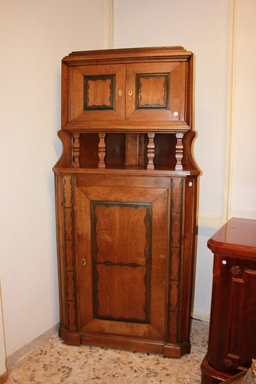 antique Large Italian Corner cupboard 1800 in oak wood with 3 doors