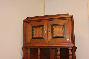 antique Large Italian Corner cupboard 1800 in oak wood with 3 doors