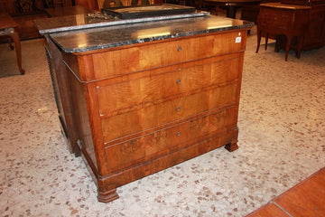 Louis Philippe chest of drawers from the mid-1800s in flamed walnut wood with 4 drawers and marble top
