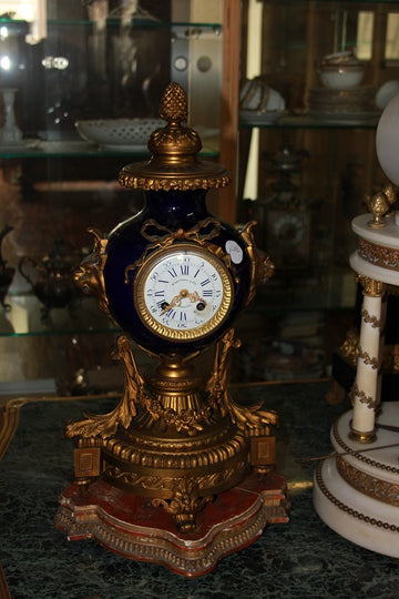 Tischuhr im Stil Louis XV aus Holz, Bronze und blauer Opalglas der 1800er Jahre