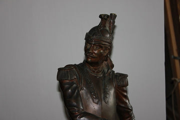Sculpture Française de 1800 en bronze Soldat Cavalerie Officier Dragoon Signée