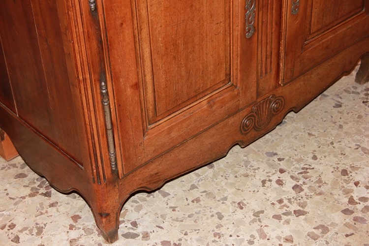 Credenza alta a 2 ante Stile provenzale in legno di ciliegio del 1800