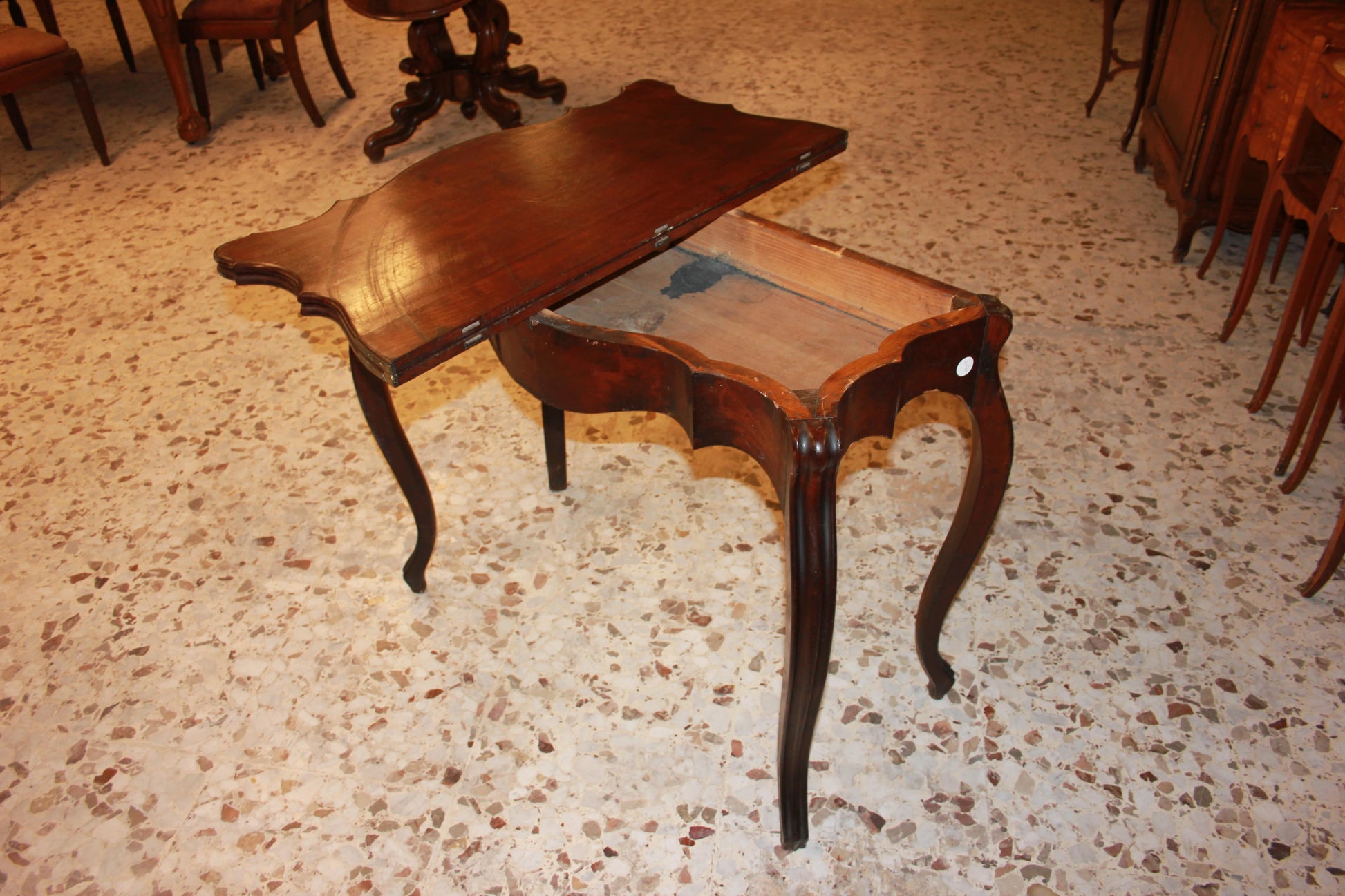 Tavolino da gioco italiano di metà 1800 in legno di noce