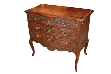 Piccolo comò francese stile Provenzale del 1800 riccamente intagliato in Noce