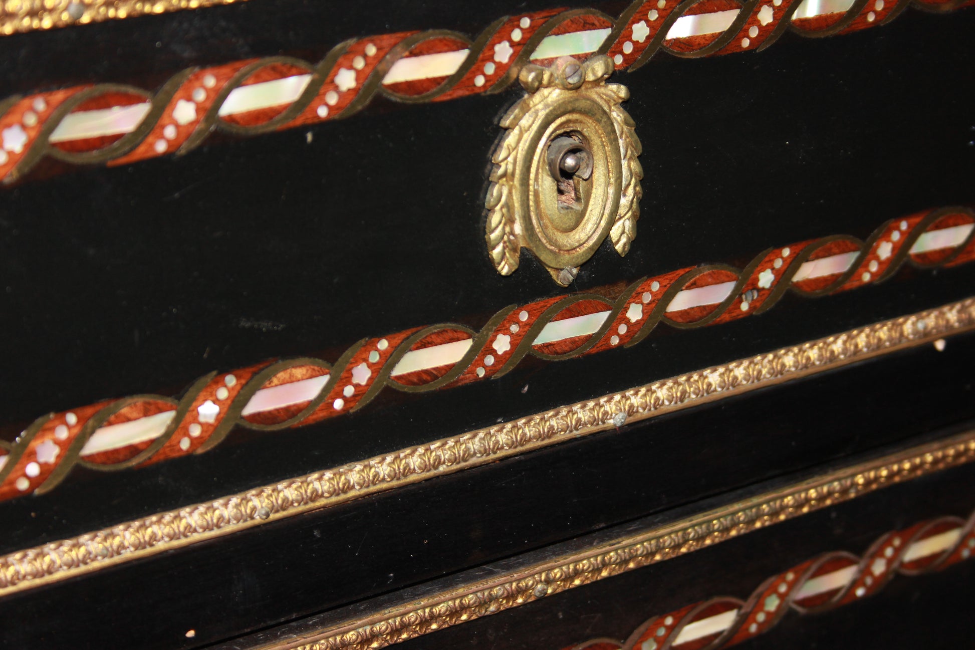 Secretaire Napoleone III in legno ebanizzato con intarsi in madreperla XIX secolo