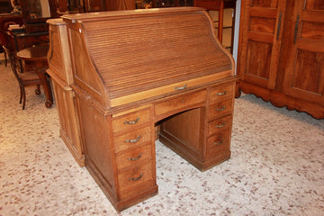 American roller desk in oak wood from the early 1900s with large drawers
